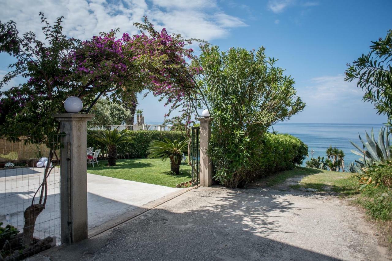 Oikia Eleanthi - Beachfront Garden Home! Mytikas (Epirus) Exterior foto